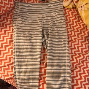 Athlete grey and white striped leggings